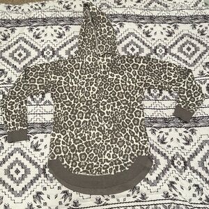 Maurices Gray and White Patterned Top